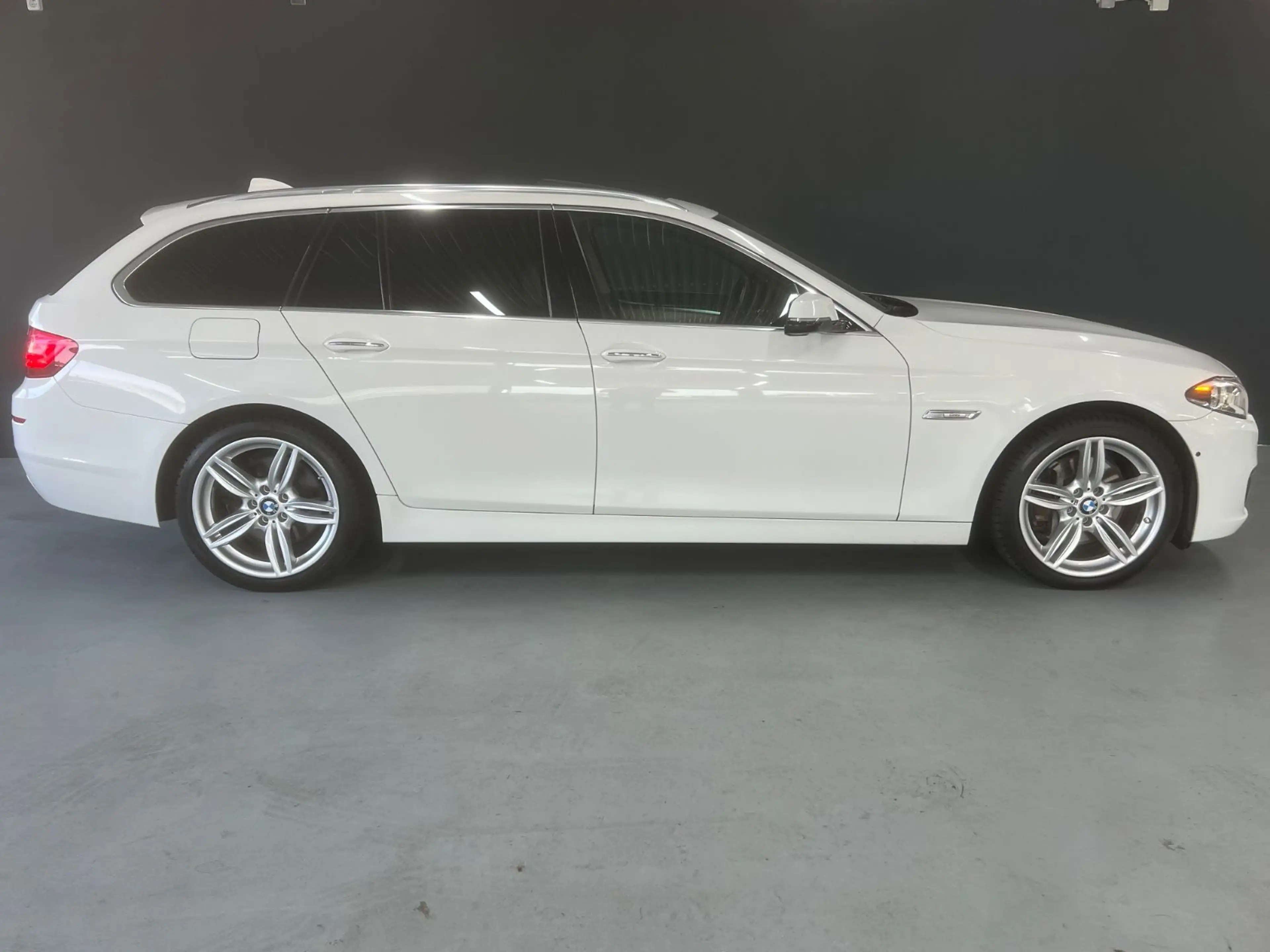 BMW 535 d xDrive Pano HUD H&K 360° AHK Softclose LED — photo 4