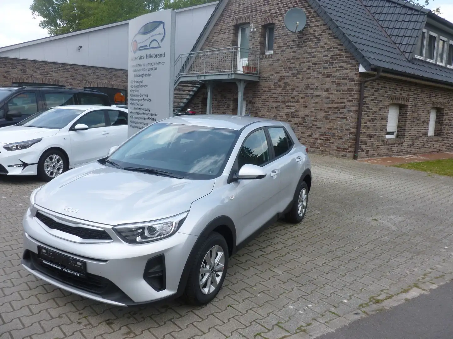 Kia Stonic Edition 7 Emotion Paket AHK Silber - 2