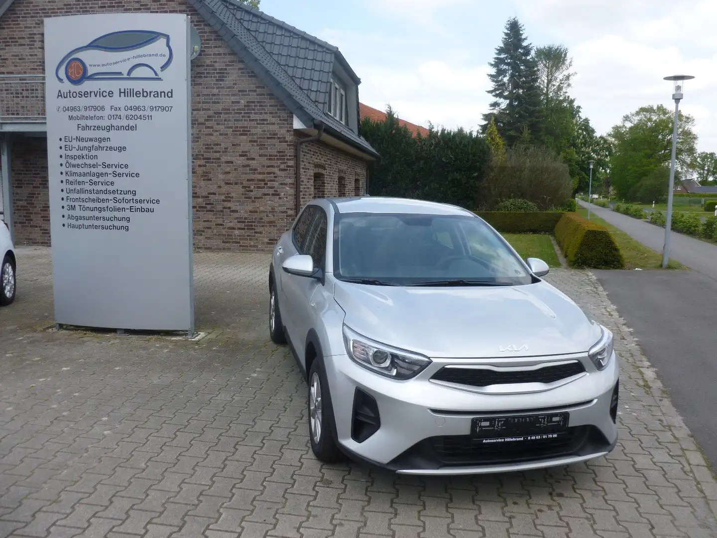 Kia Stonic Edition 7 Emotion Paket AHK Silber - 1