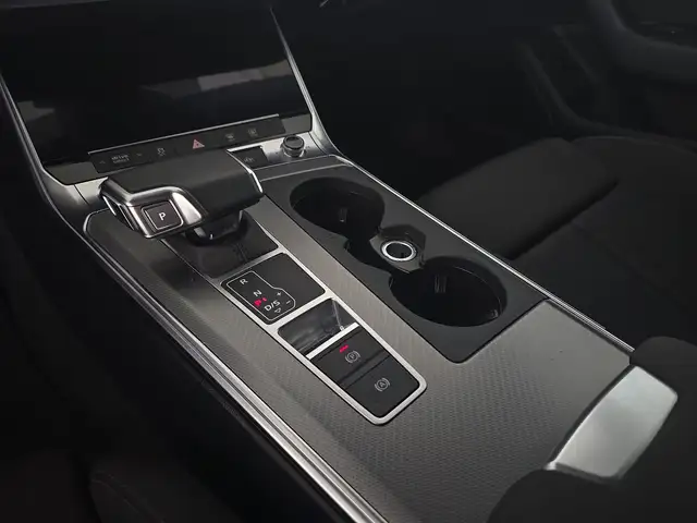 Audi A6 view 12