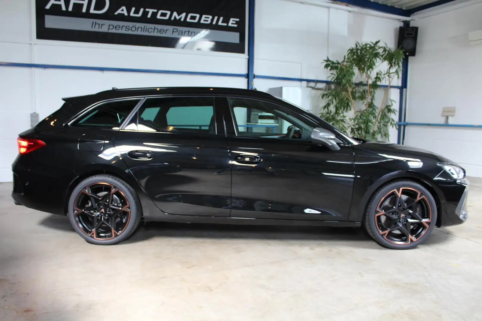 CUPRA Leon Leon ST VZ 2.0 TSI DSG 4Drive 333 PS SOFORT VERFGB Schwarz - 2