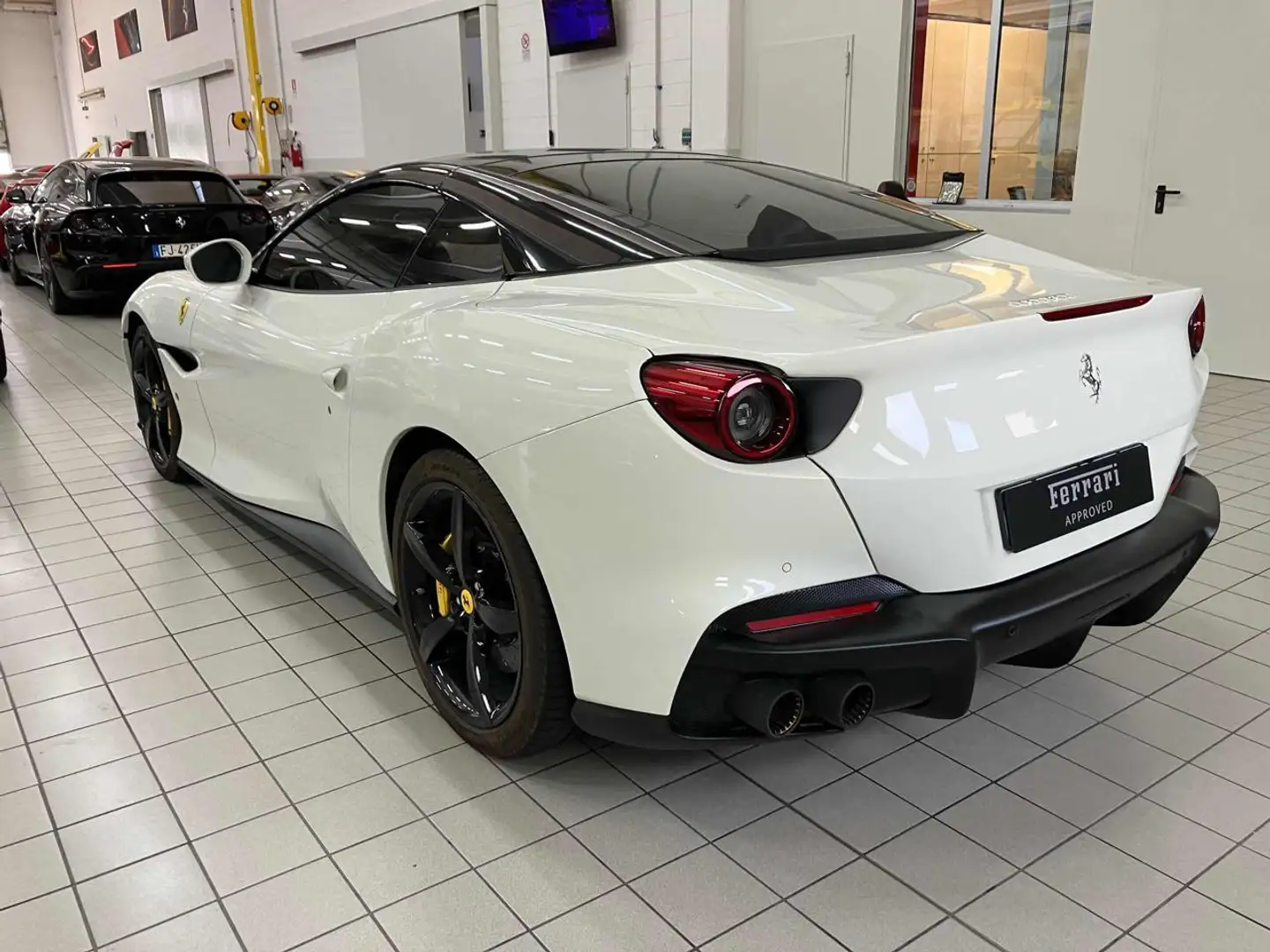 Ferrari Portofino M bijela - 2