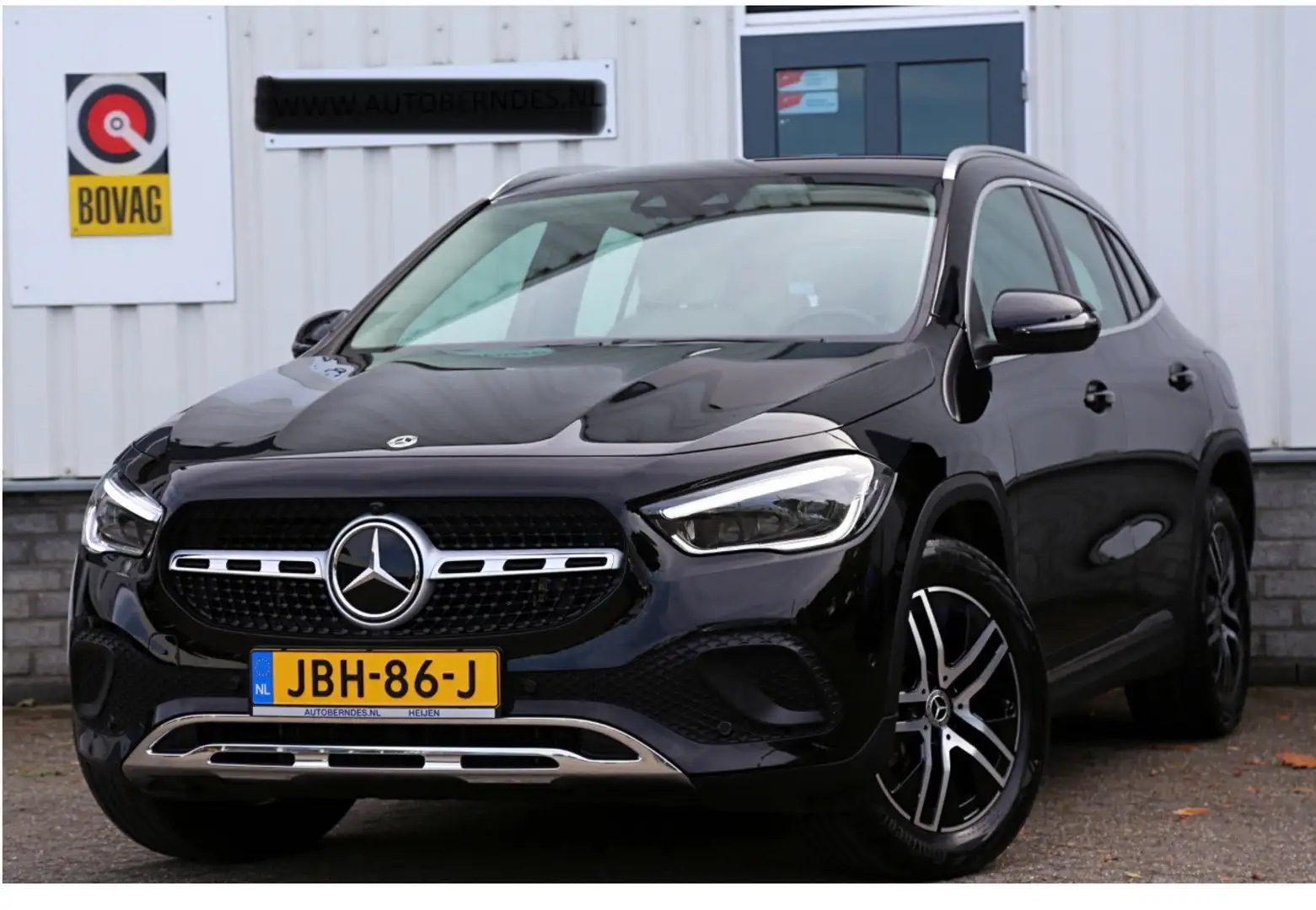 Mercedes-Benz GLA 250 AMG Line Hybride BTW Fekete - 2