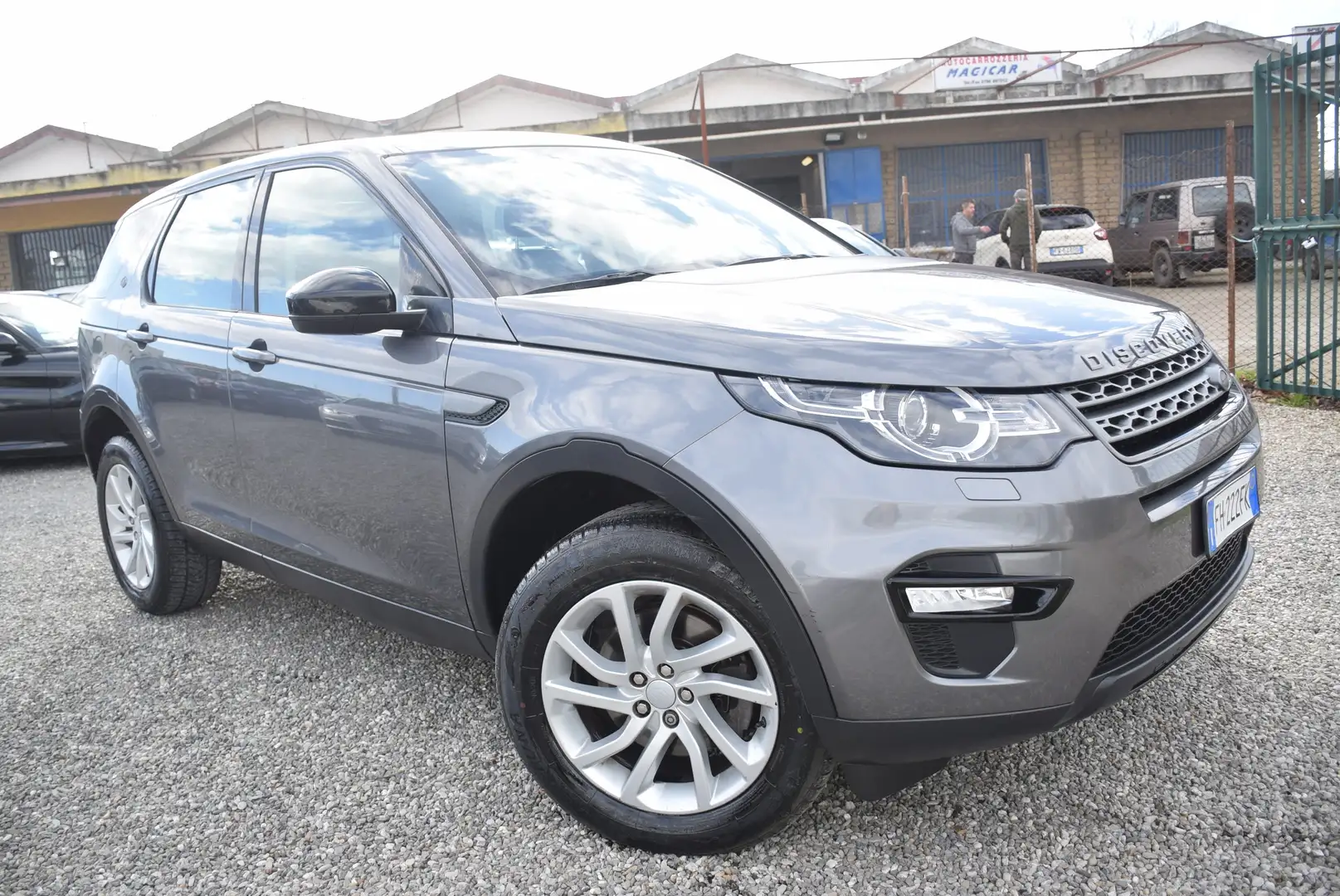 Land Rover Discovery Sport 4X4 2.0TD4 150CV AUTOM -TETTO-NAVI-SENSORI-ADAS-BT Grigio - 2