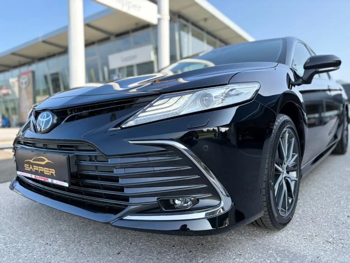Toyota Camry 2,5 Hybrid Lounge Aut. Schwarz - 2