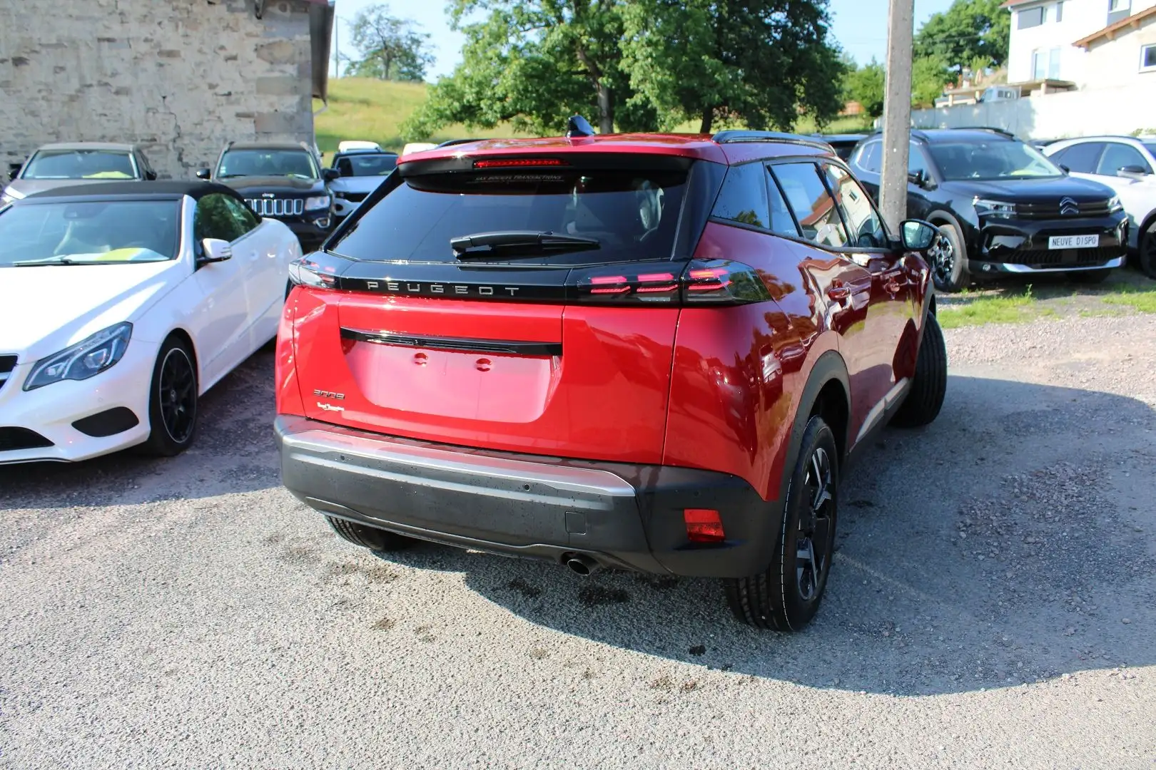 Peugeot 2008 ALLURE 100 CV ESSENCE BOITE 6V CUIR CAMÉRA 180 GRA Rouge - 2