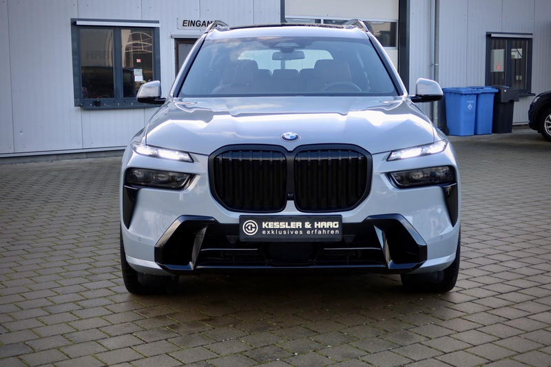 BMW X7 xDrive 40d M-Sport#KRISTAL#B&W#SKY# — photo 3