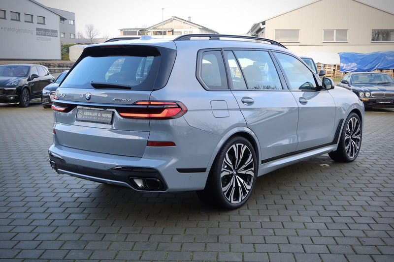 BMW X7 xDrive 40d M-Sport#KRISTAL#B&W#SKY# — photo 7