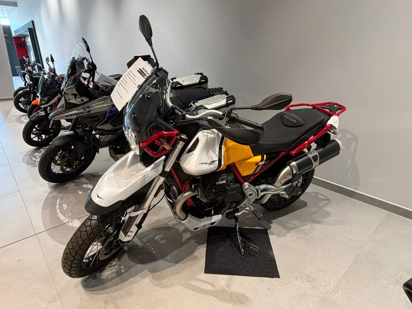 Moto Guzzi V 85 EVOCATIVE Blanc - 1