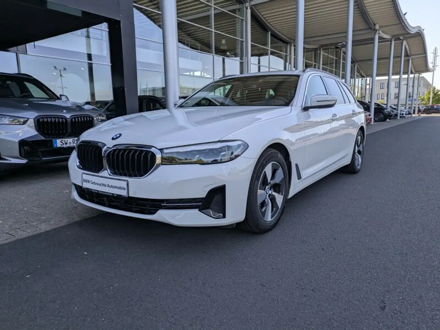 BMW 520 d Tour. LiveCockpit.Harm./Kard.Park.Ass.Plus Weiß - 2