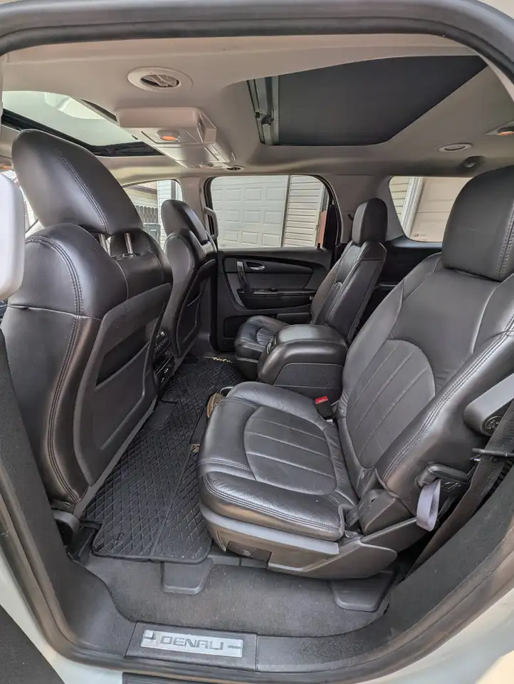 GMC Acadia снимка GMC Acadia