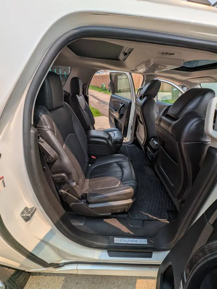 GMC Acadia снимка GMC Acadia