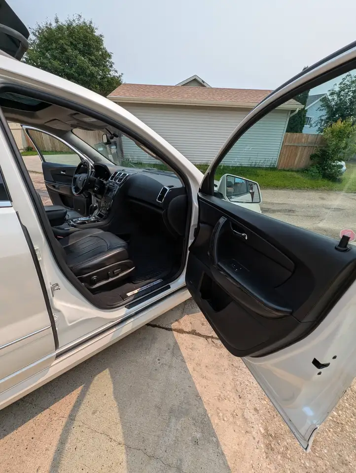 GMC Acadia снимка GMC Acadia