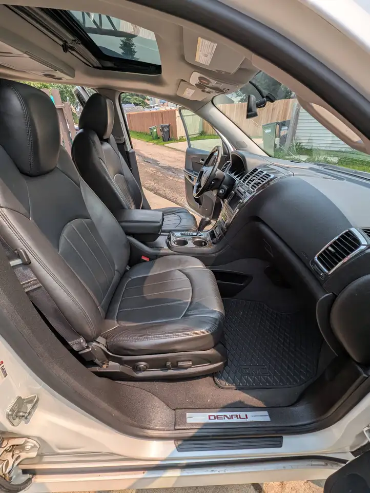 GMC Acadia снимка GMC Acadia