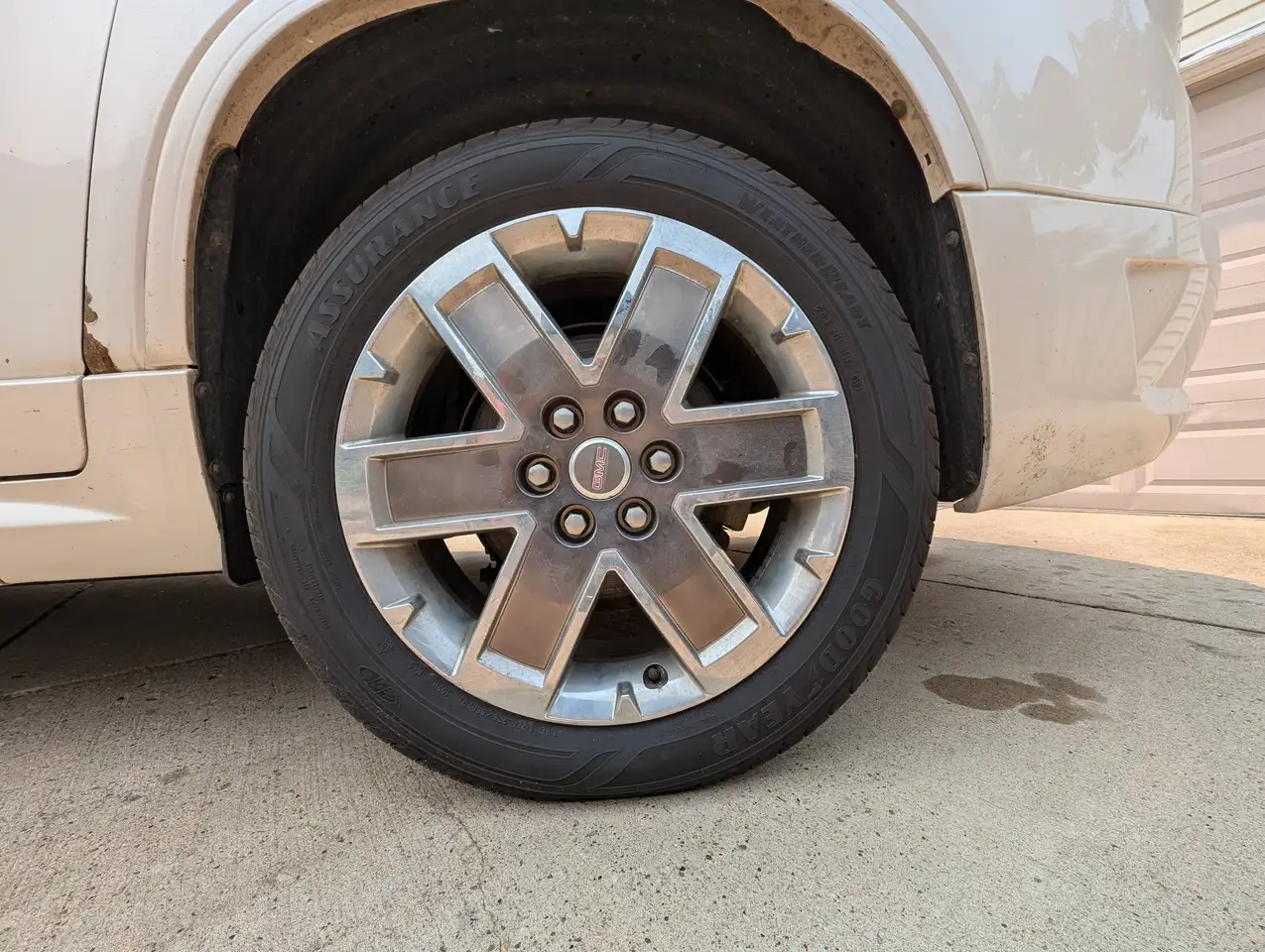 GMC Acadia снимка GMC Acadia