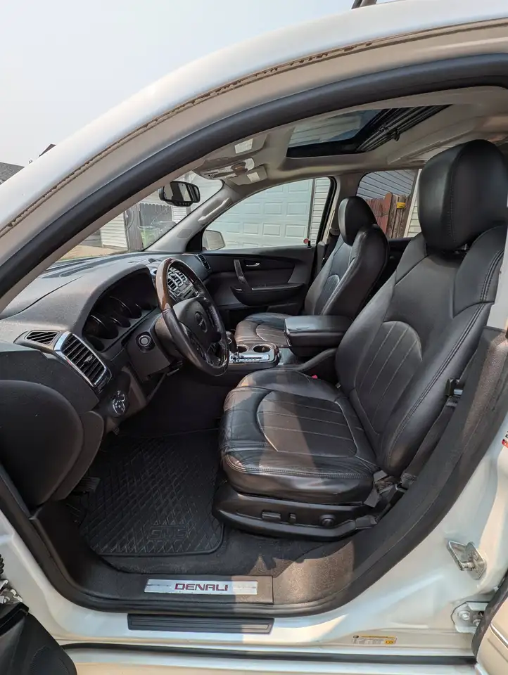 GMC Acadia снимка GMC Acadia