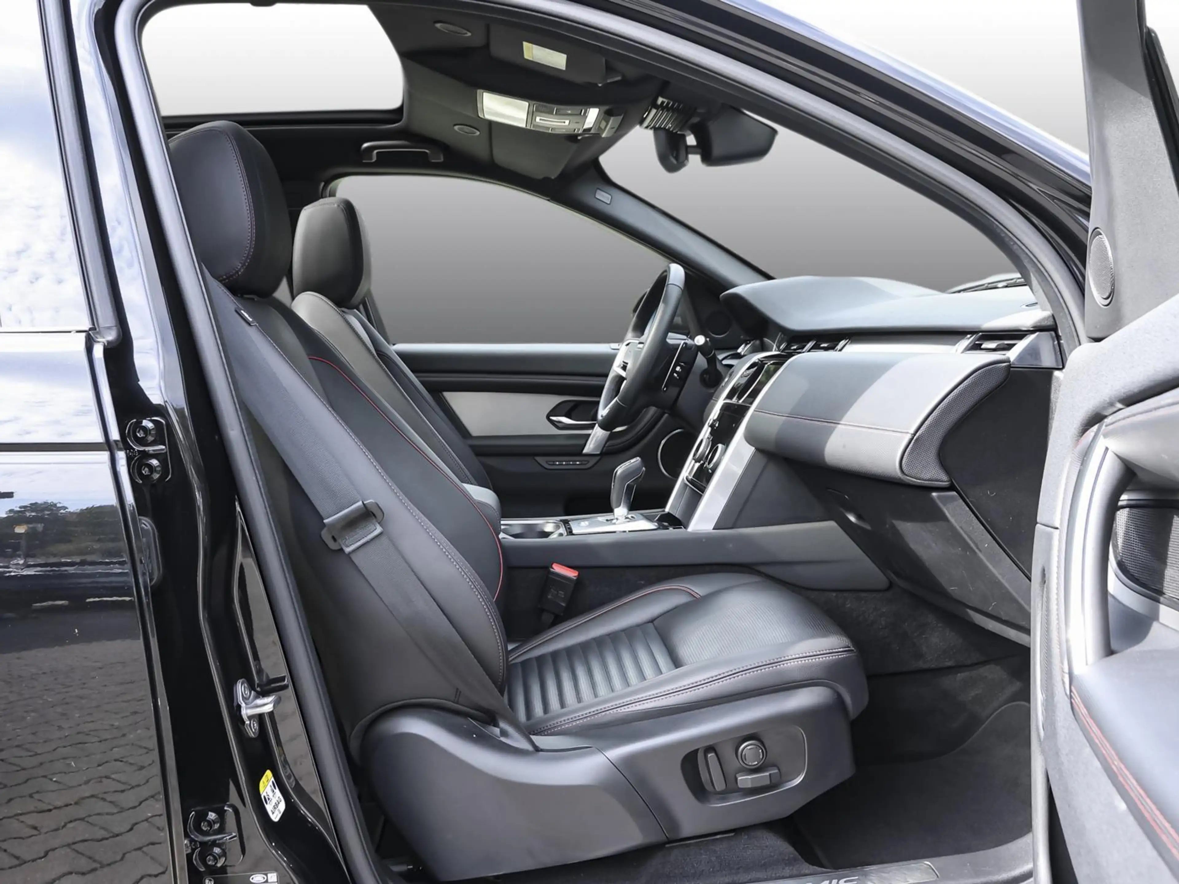Land Rover Discovery Sport P250 R-Dyn SE BLACK-PACK PANO — photo 7