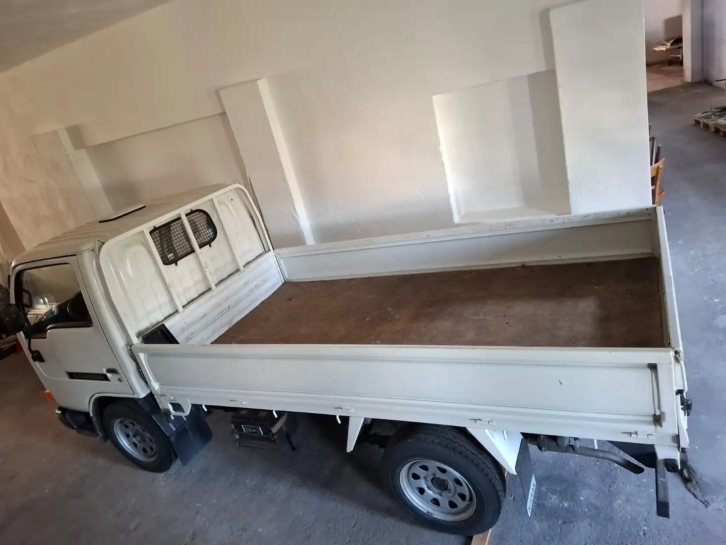 Nissan Cabstar F23 Alb - 2