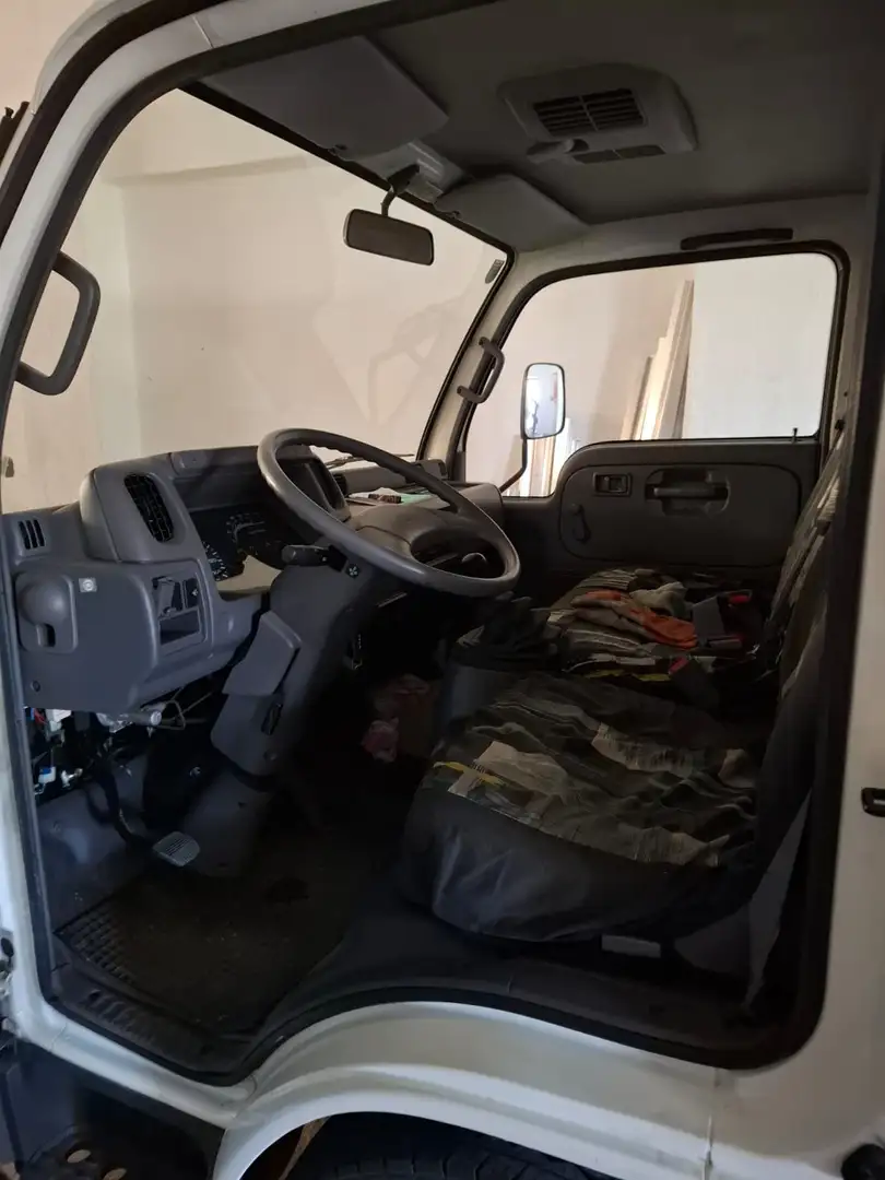 Nissan Cabstar F23 Alb - 1