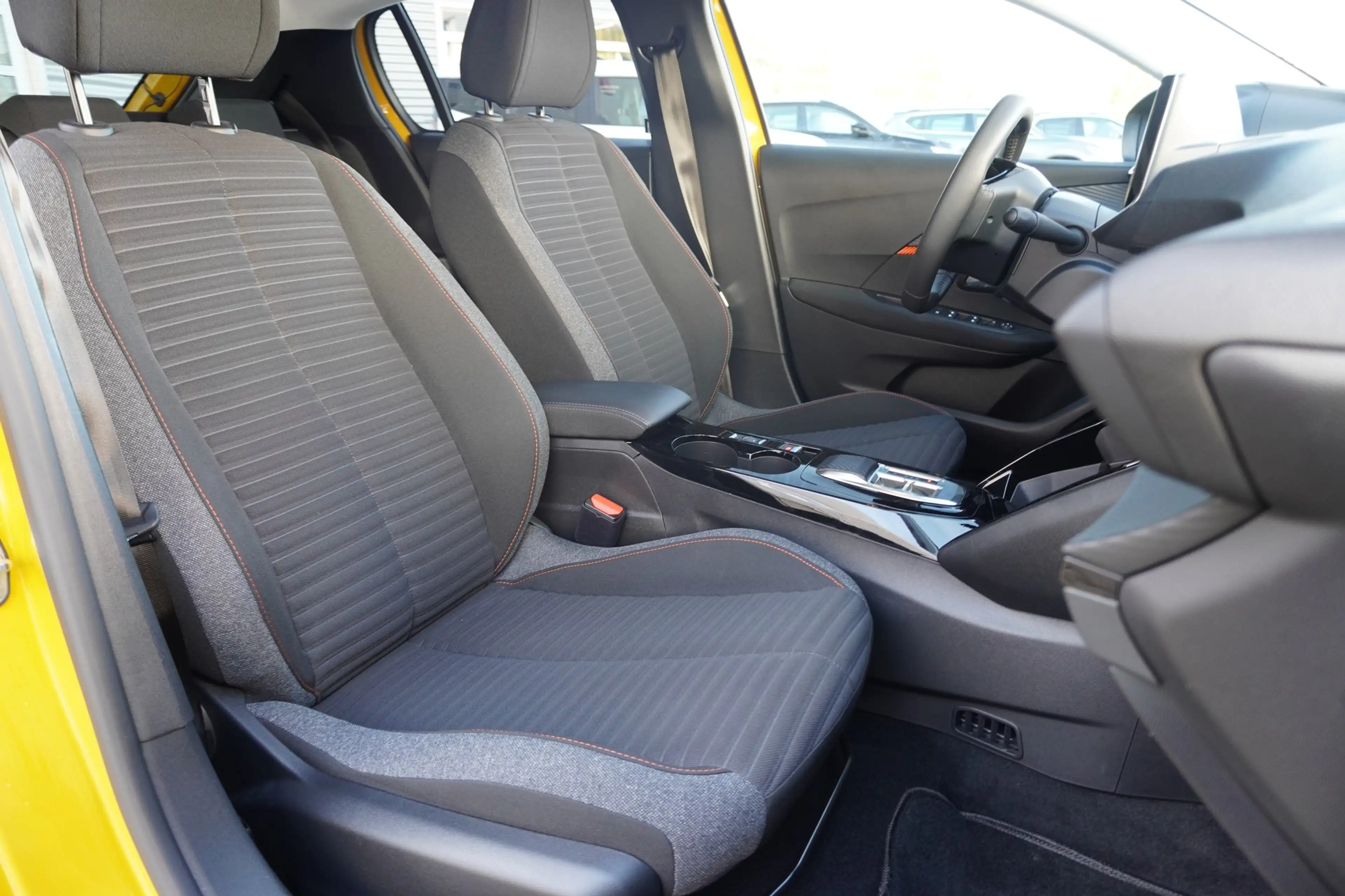 Peugeot e-208 Active Pack Aut. LED Tempomat PDC DAB — photo 12