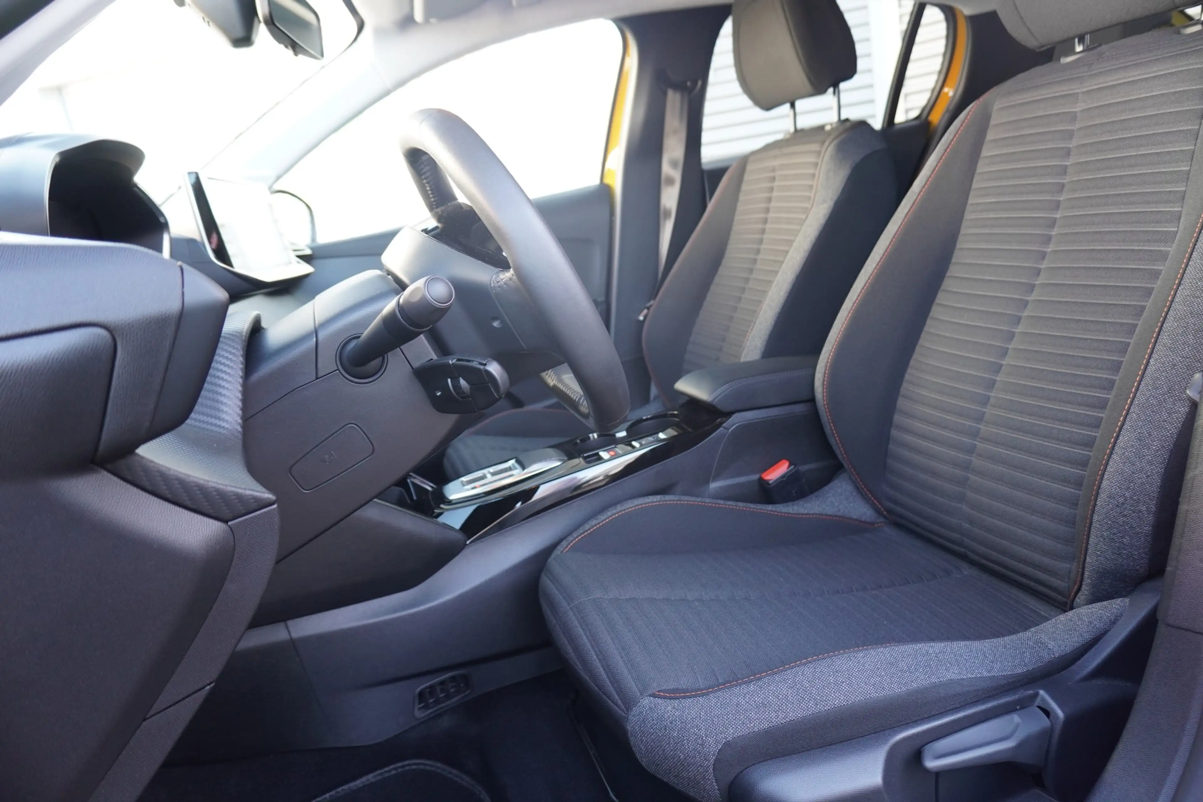 Peugeot e-208 Active Pack Aut. LED Tempomat PDC DAB — photo 11