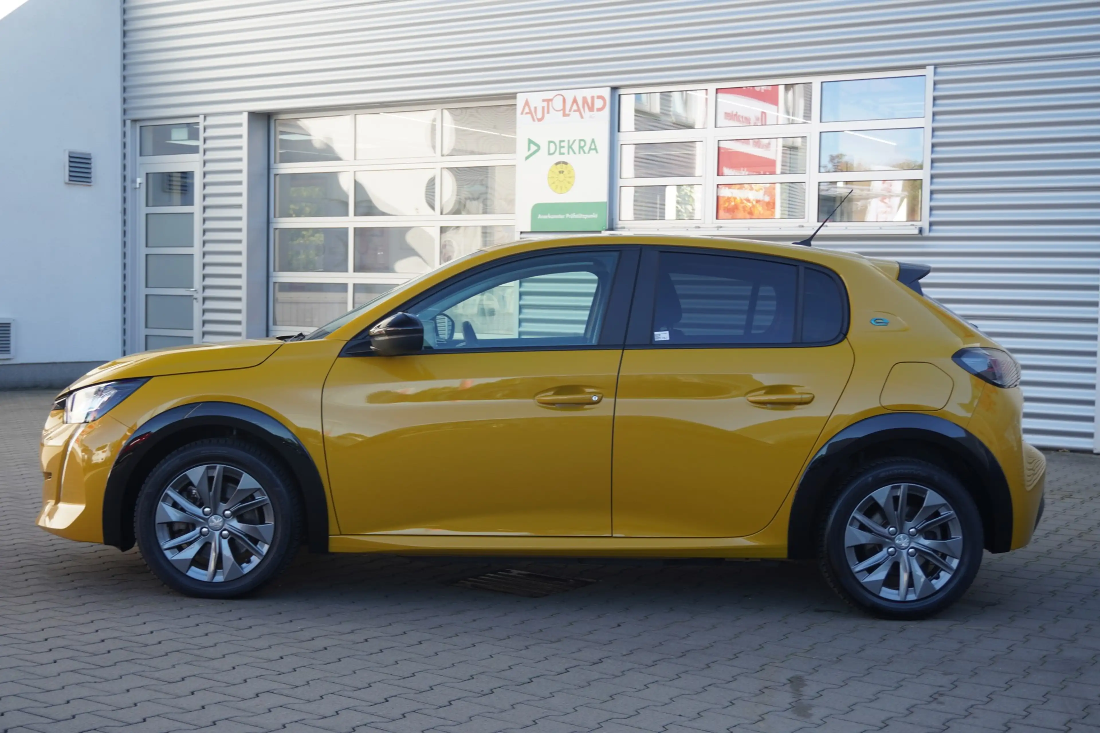 Peugeot e-208 Active Pack Aut. LED Tempomat PDC DAB — photo 9