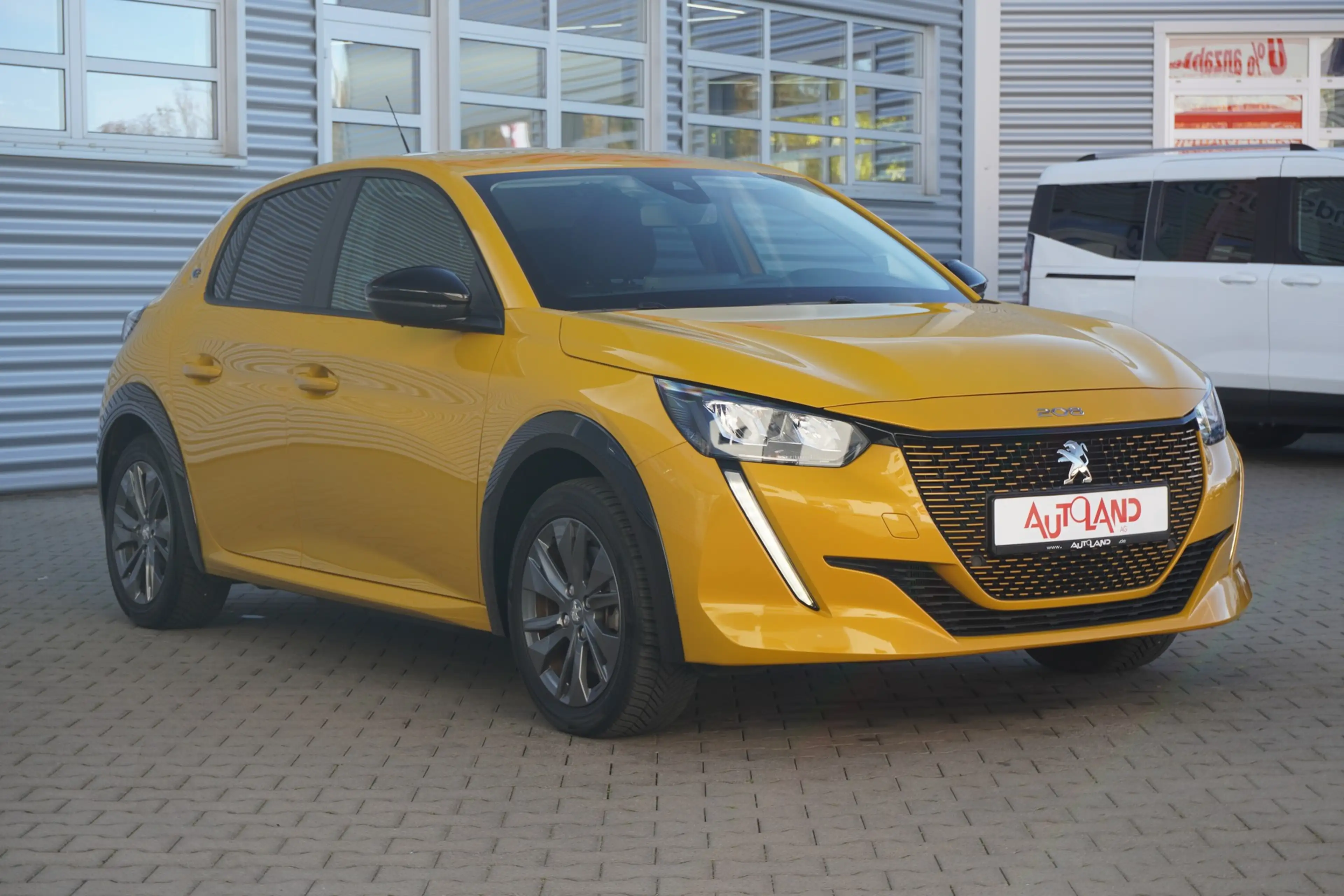 Peugeot e-208 Active Pack Aut. LED Tempomat PDC DAB — photo 4