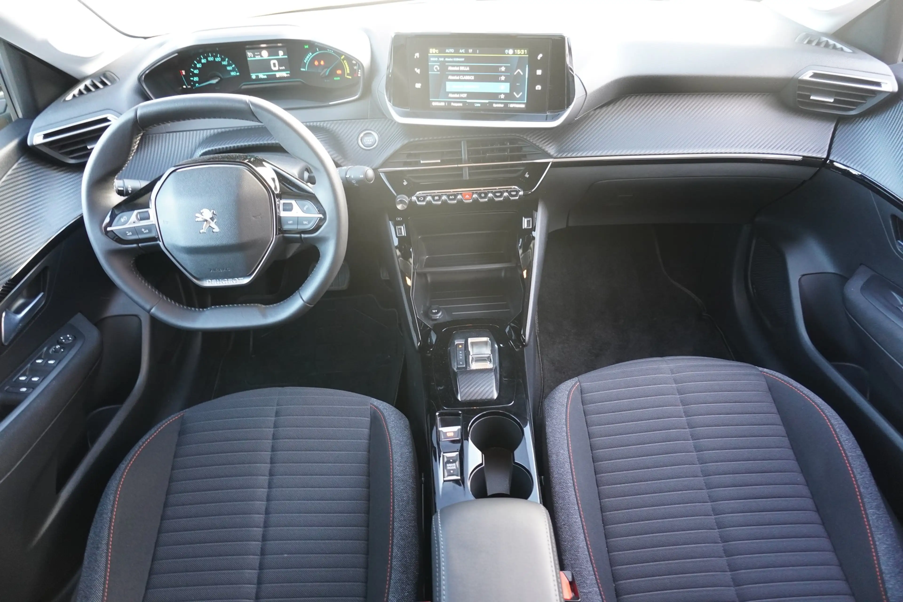 Peugeot e-208 Active Pack Aut. LED Tempomat PDC DAB — photo 15