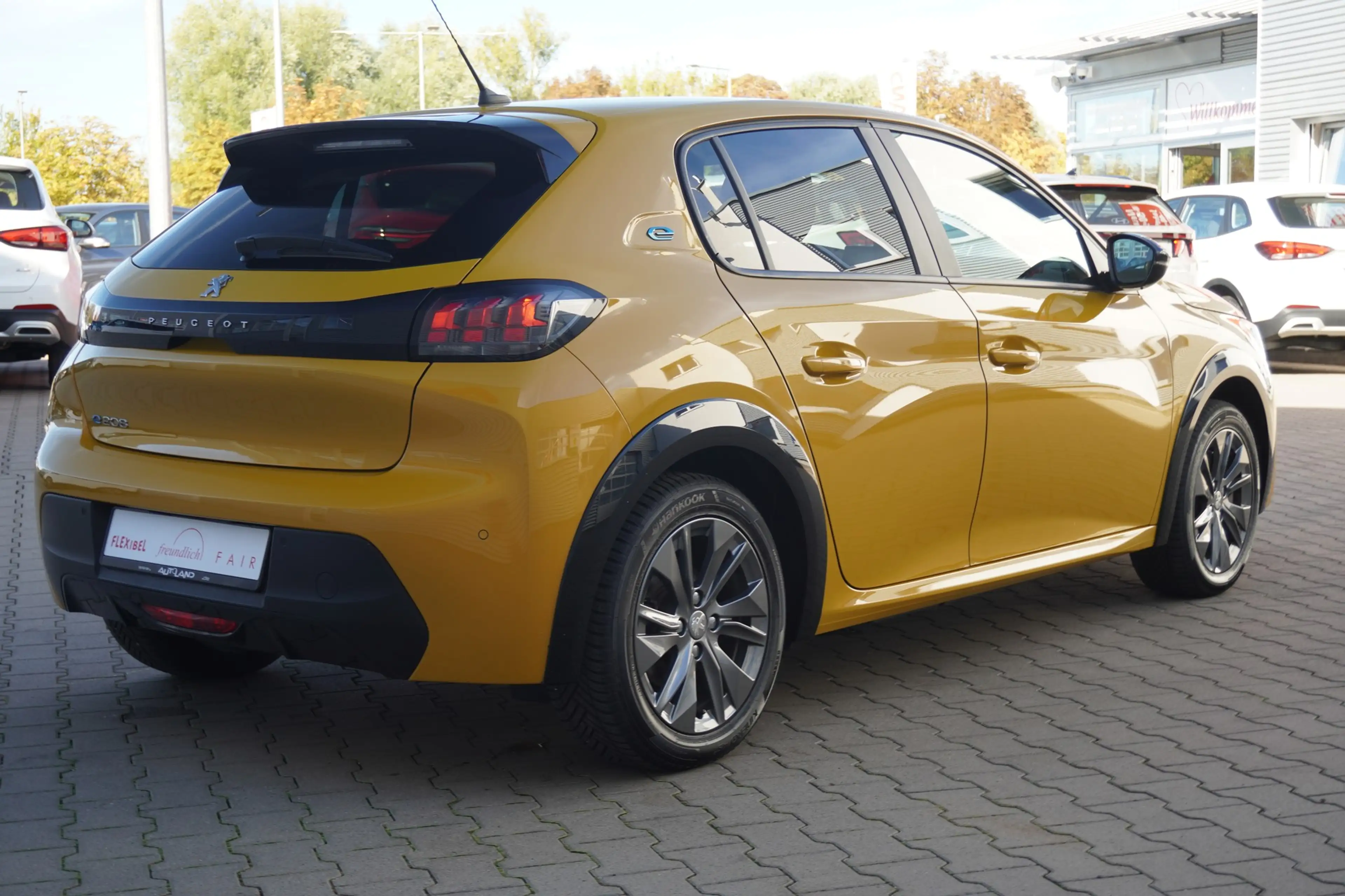 Peugeot e-208 Active Pack Aut. LED Tempomat PDC DAB — photo 6