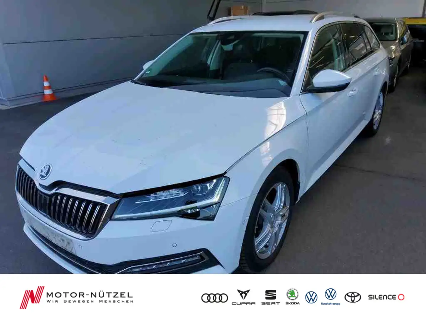 Skoda Superb Combi 2.0 TDI DSG 4x4 STYLE MATRIX+NAVI Wit - 1