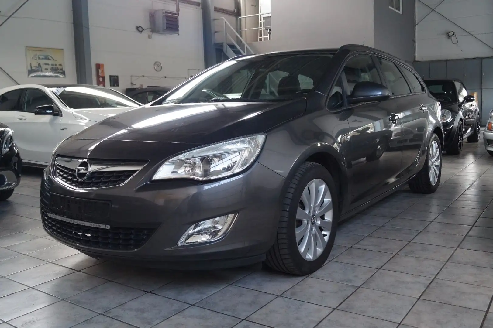 Opel Astra 1.7 J Sports Tourer 150 Jahre Grijs - 1