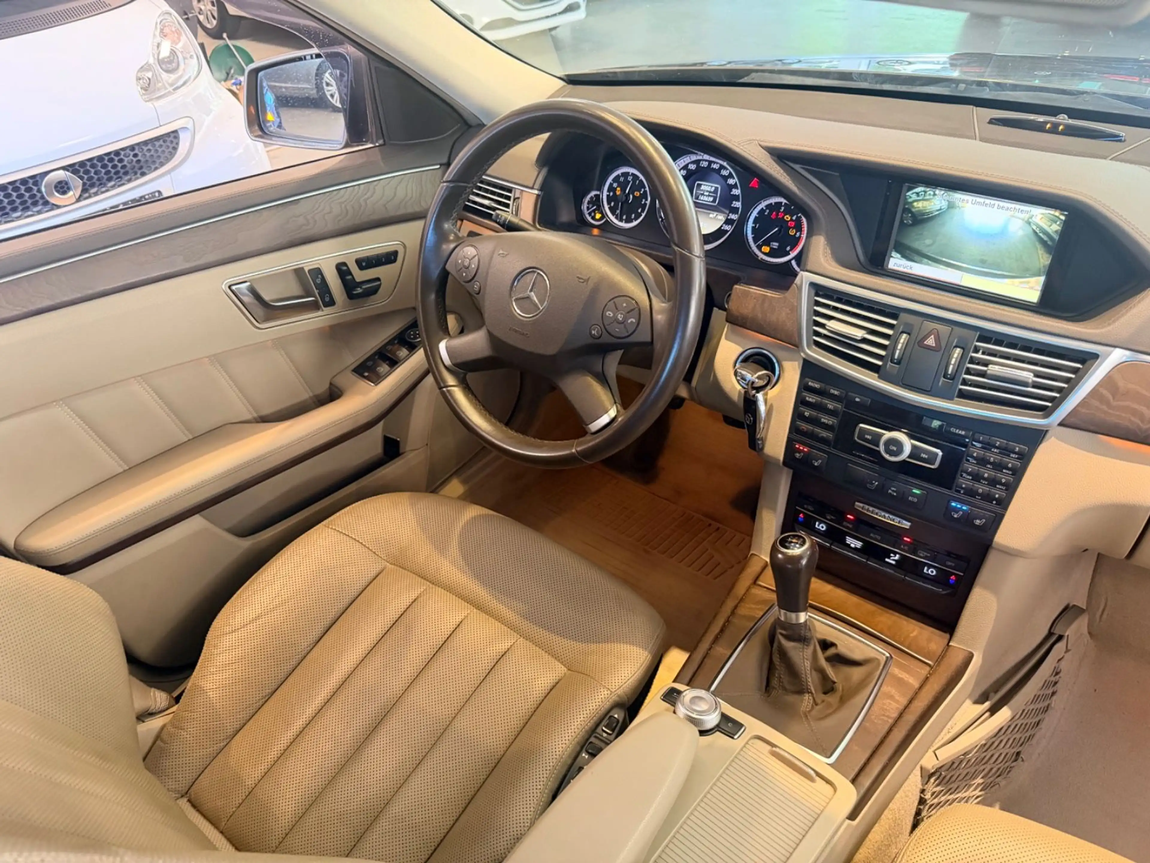 Mercedes-Benz E 250 CDI Elegance Leder-Navi-Xenon-Top Zustand — photo 13