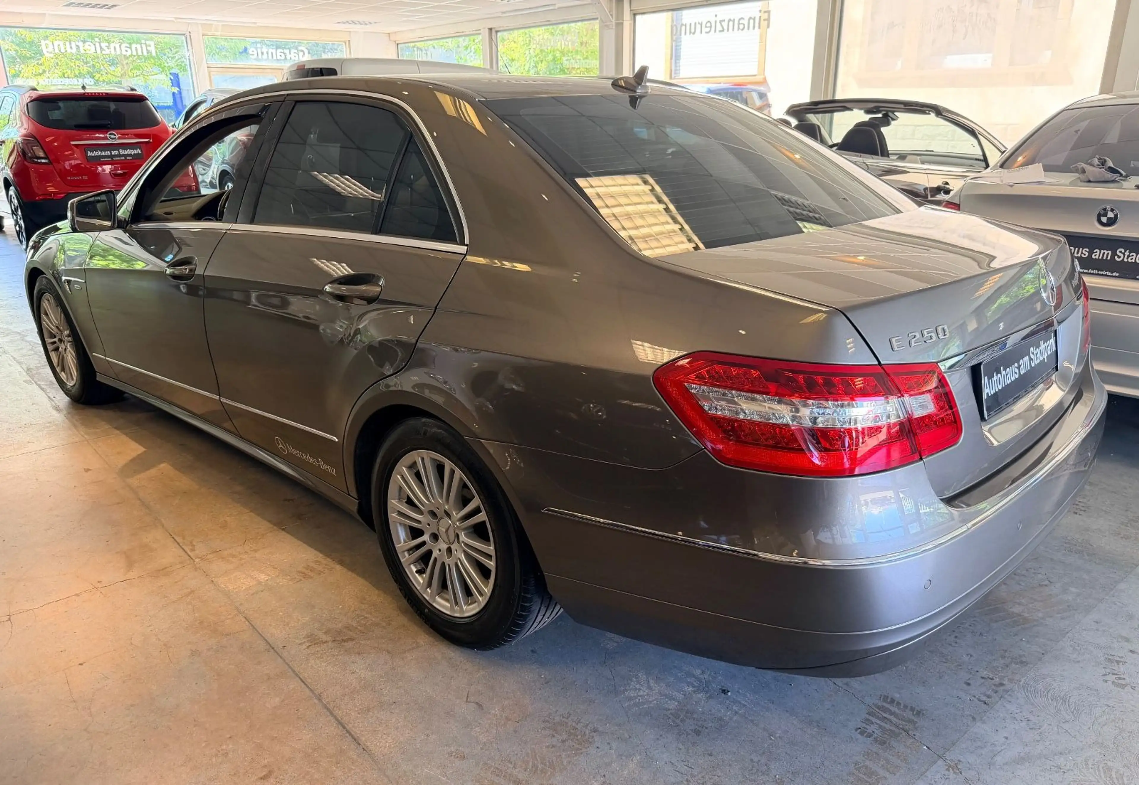 Mercedes-Benz E 250 CDI Elegance Leder-Navi-Xenon-Top Zustand — photo 6