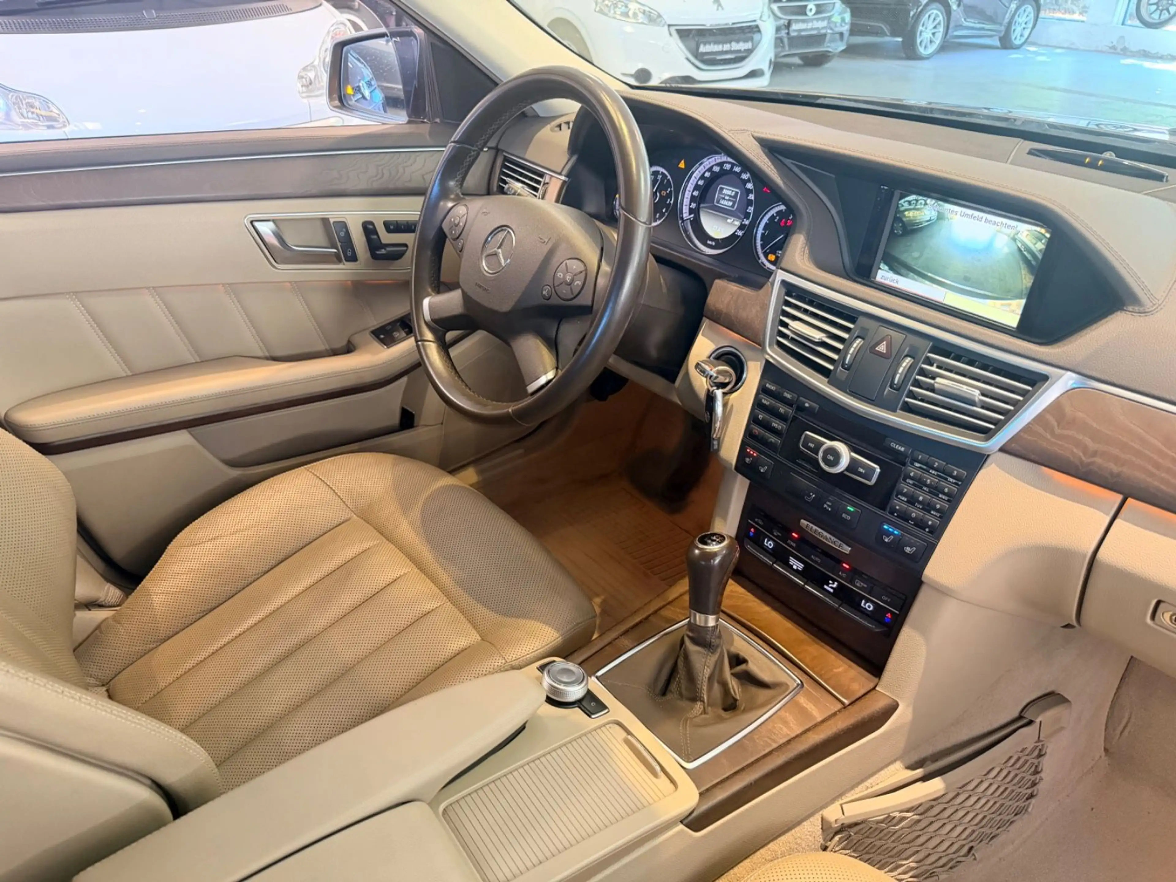 Mercedes-Benz E 250 CDI Elegance Leder-Navi-Xenon-Top Zustand — photo 12