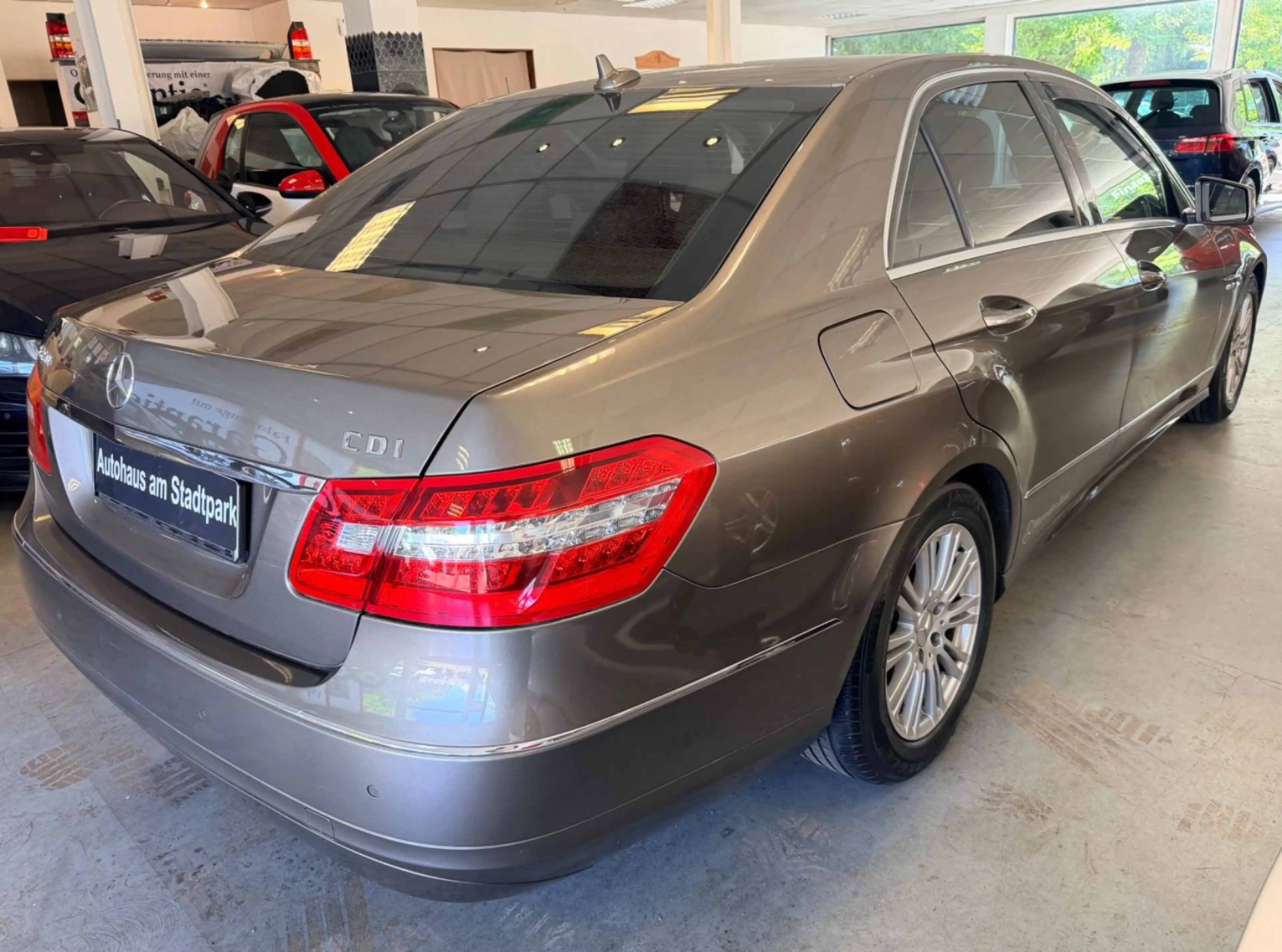 Mercedes-Benz E 250 CDI Elegance Leder-Navi-Xenon-Top Zustand — photo 10