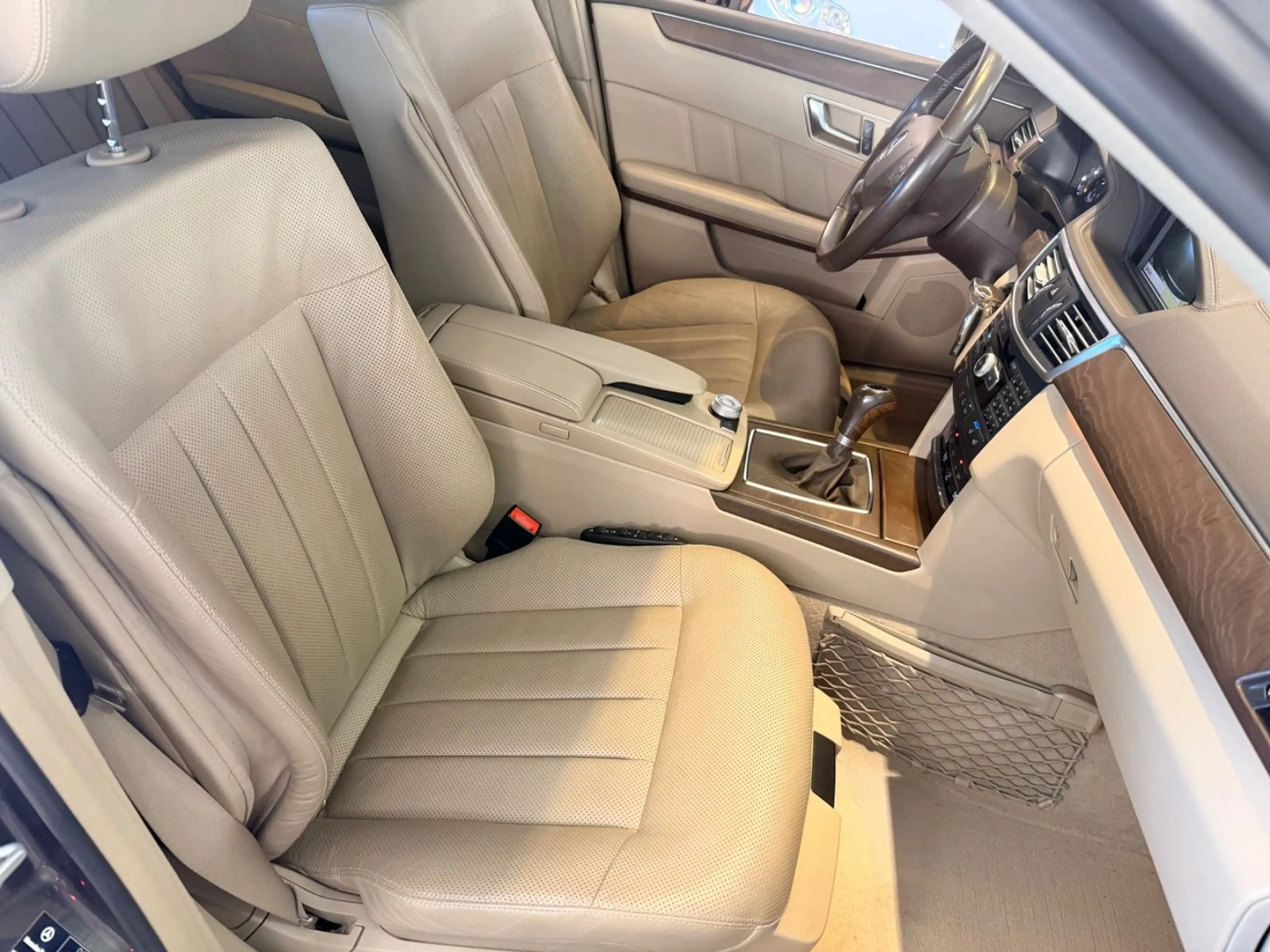 Mercedes-Benz E 250 CDI Elegance Leder-Navi-Xenon-Top Zustand — photo 14