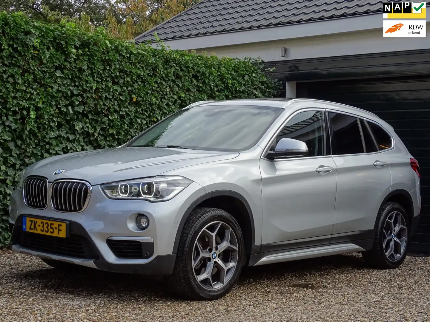 BMW X1 SDrive20i High Executive | Automaat | HUD | Xenon Gris - 1
