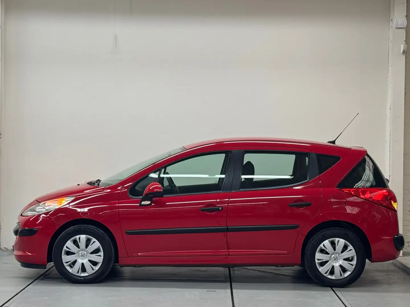 Peugeot 207 SW 1.4 XR Airco InruilKopje Piros - 2