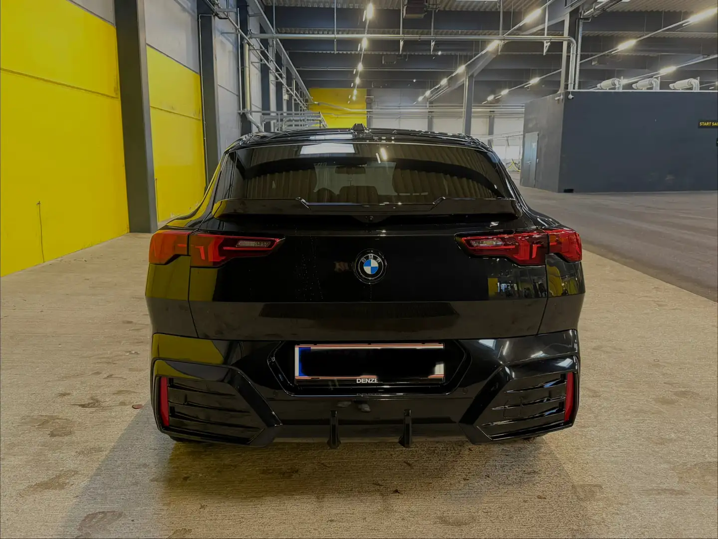 BMW X2 X2 sDrive20i 48V Aut. Schwarz - 2
