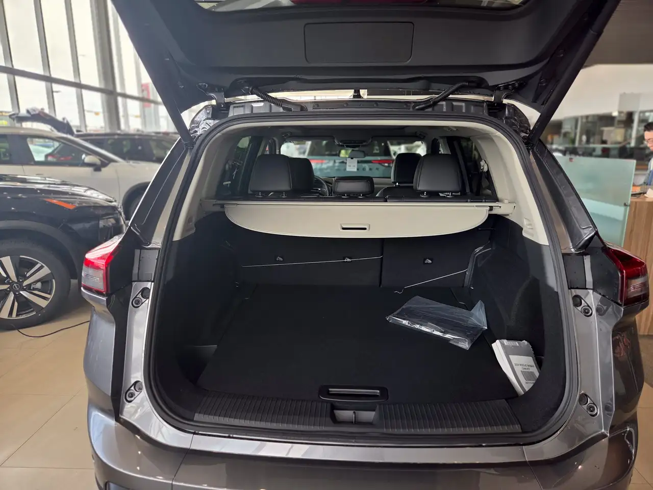 Nissan Rogue снимка Nissan Rogue
