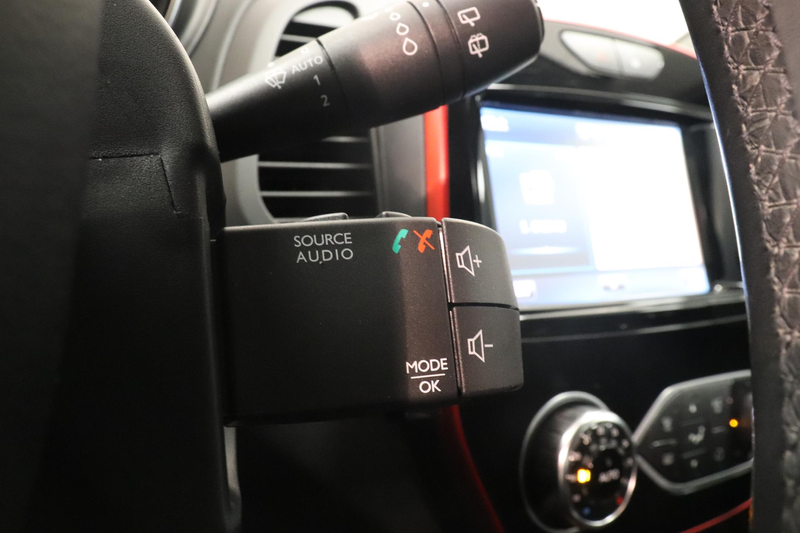 Renault Captur 1.2 TCe Intens | Camera | BOSE | Climate control | — photo 35