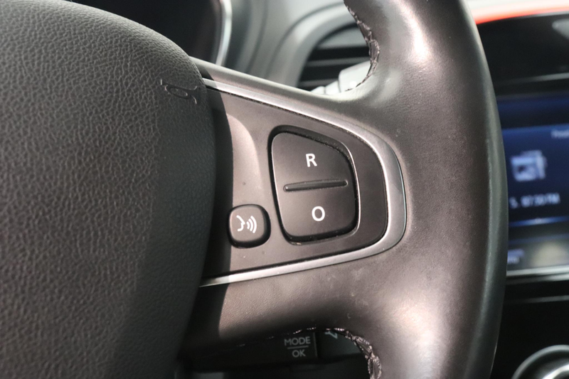 Renault Captur 1.2 TCe Intens | Camera | BOSE | Climate control | — photo 22
