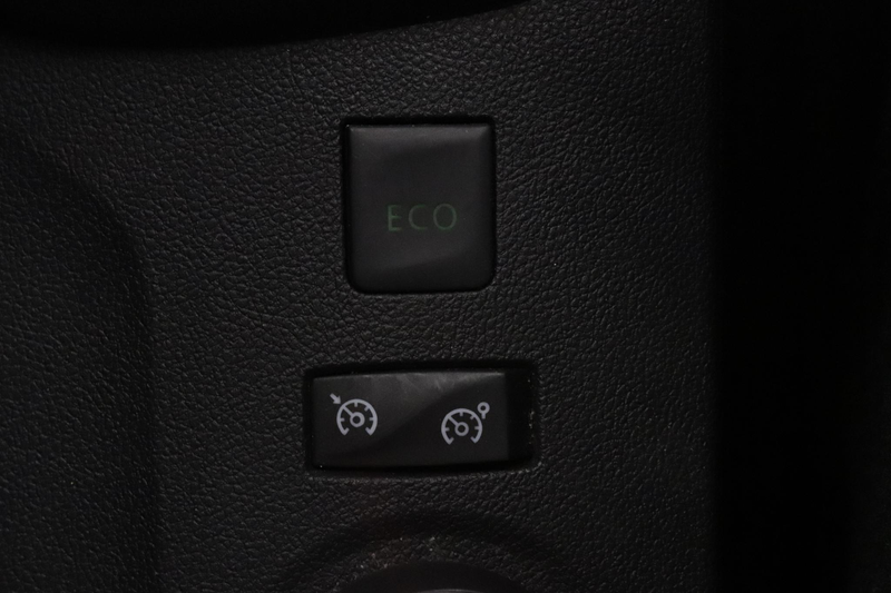Renault Captur 1.2 TCe Intens | Camera | BOSE | Climate control | — photo 23