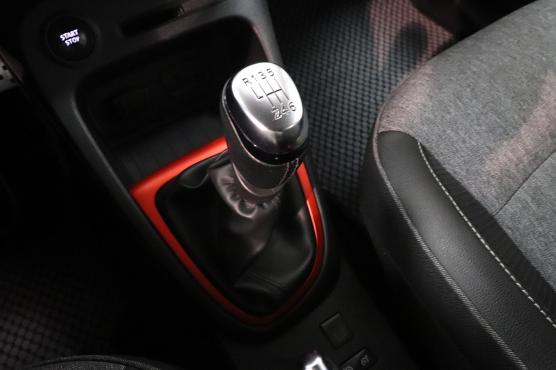 Renault Captur 1.2 TCe Intens | Camera | BOSE | Climate control | — photo 24