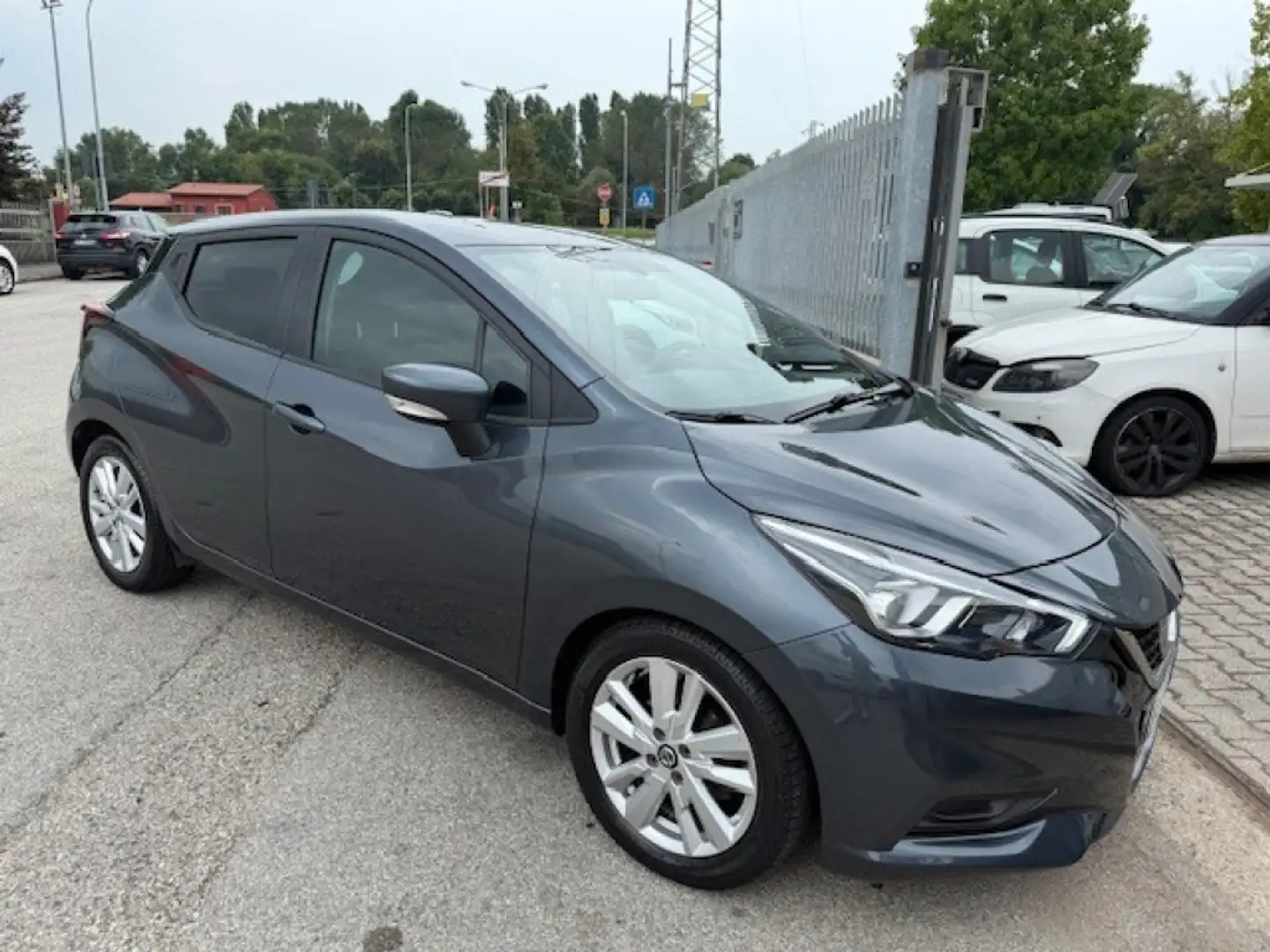 Nissan Micra IG-T 92 Xtronic 5 porte Acenta Gris - 2