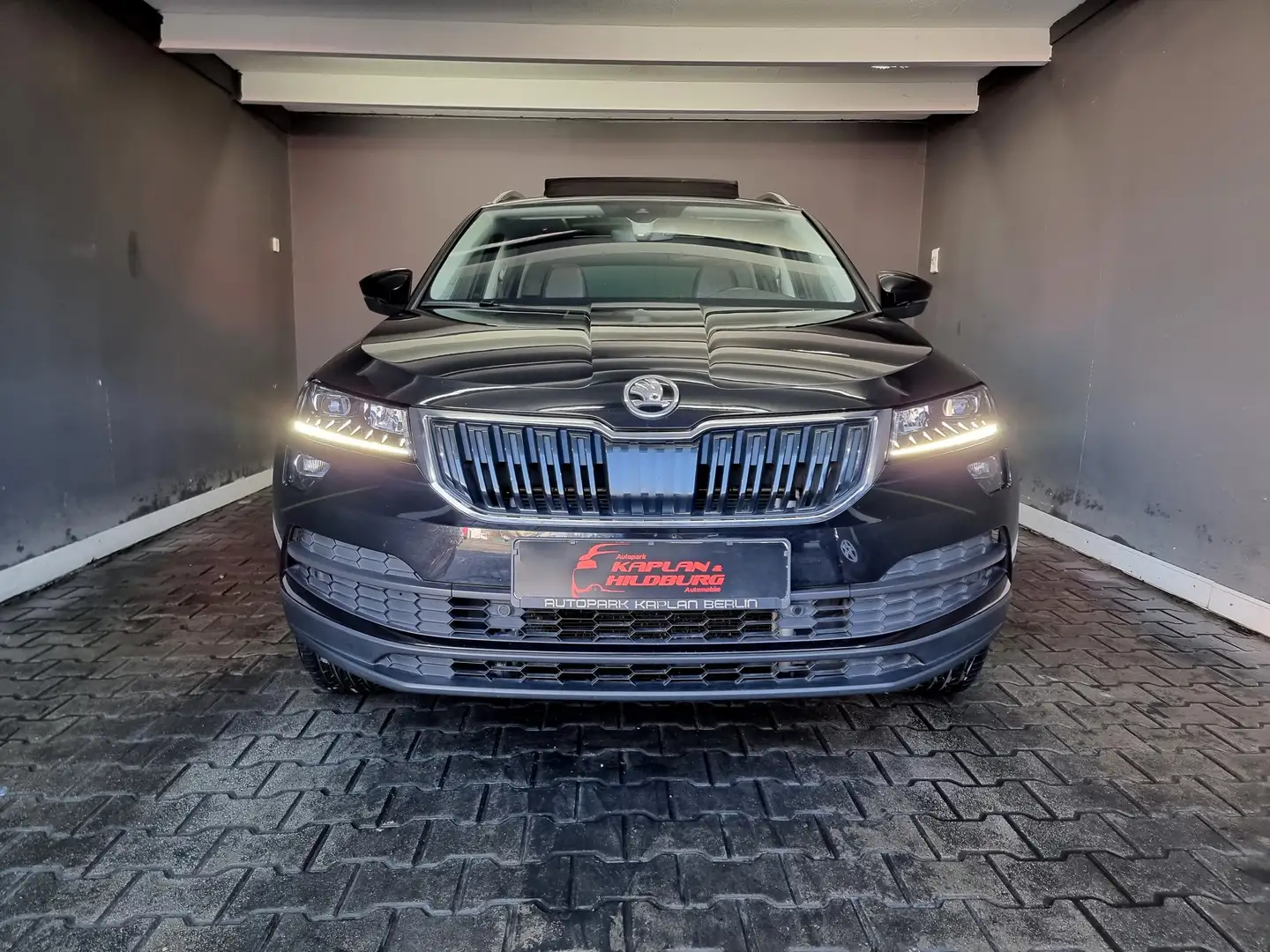 Skoda Karoq 2.0 TDI STYLE 4x4, ACC, PANORAMA,R-KAM,LED, DSG Schwarz - 2