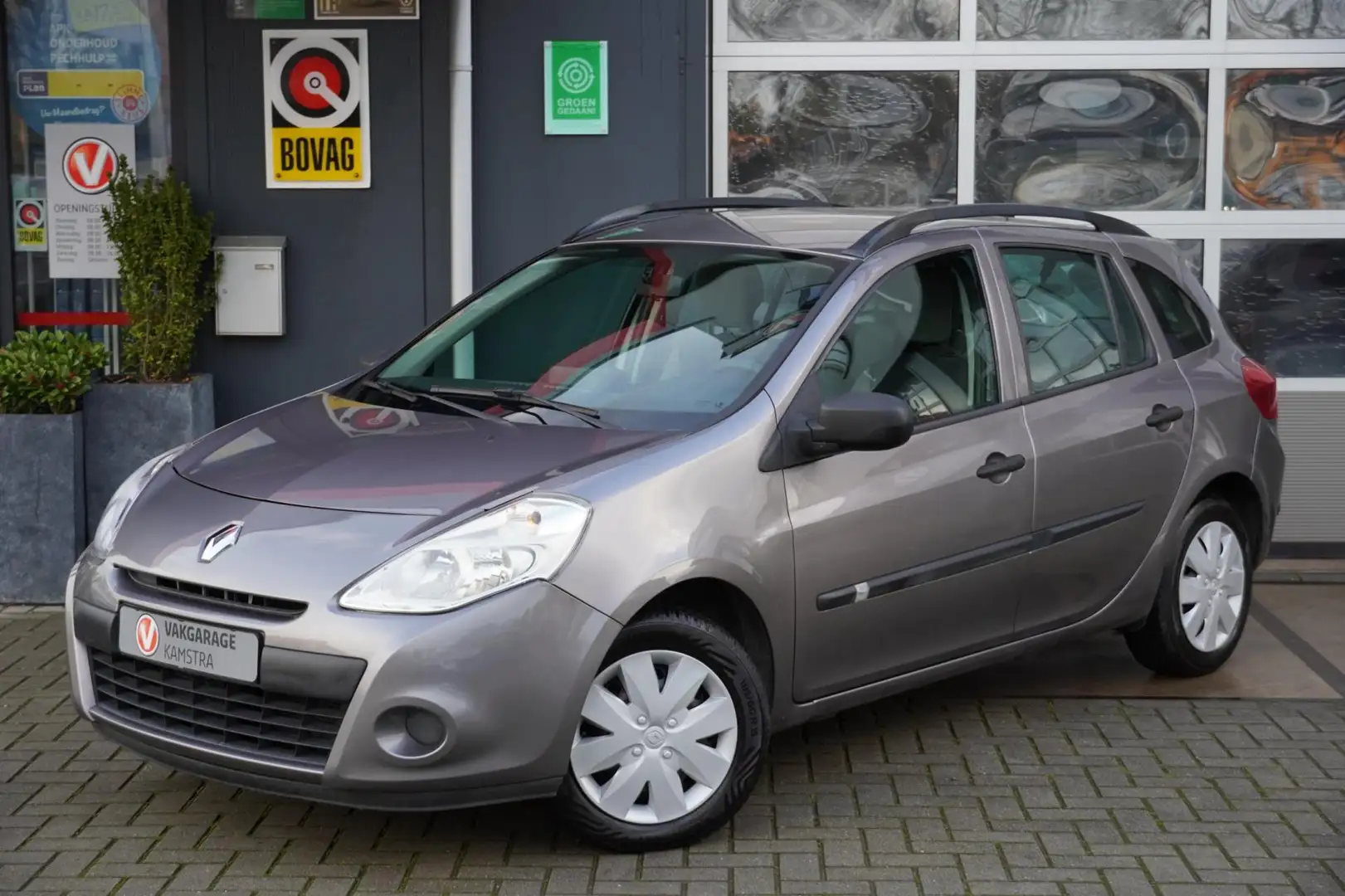 Renault Clio Estate 1.2 TCE 101PK NAP APK 05-2026/Trekhaak Grijs - 2