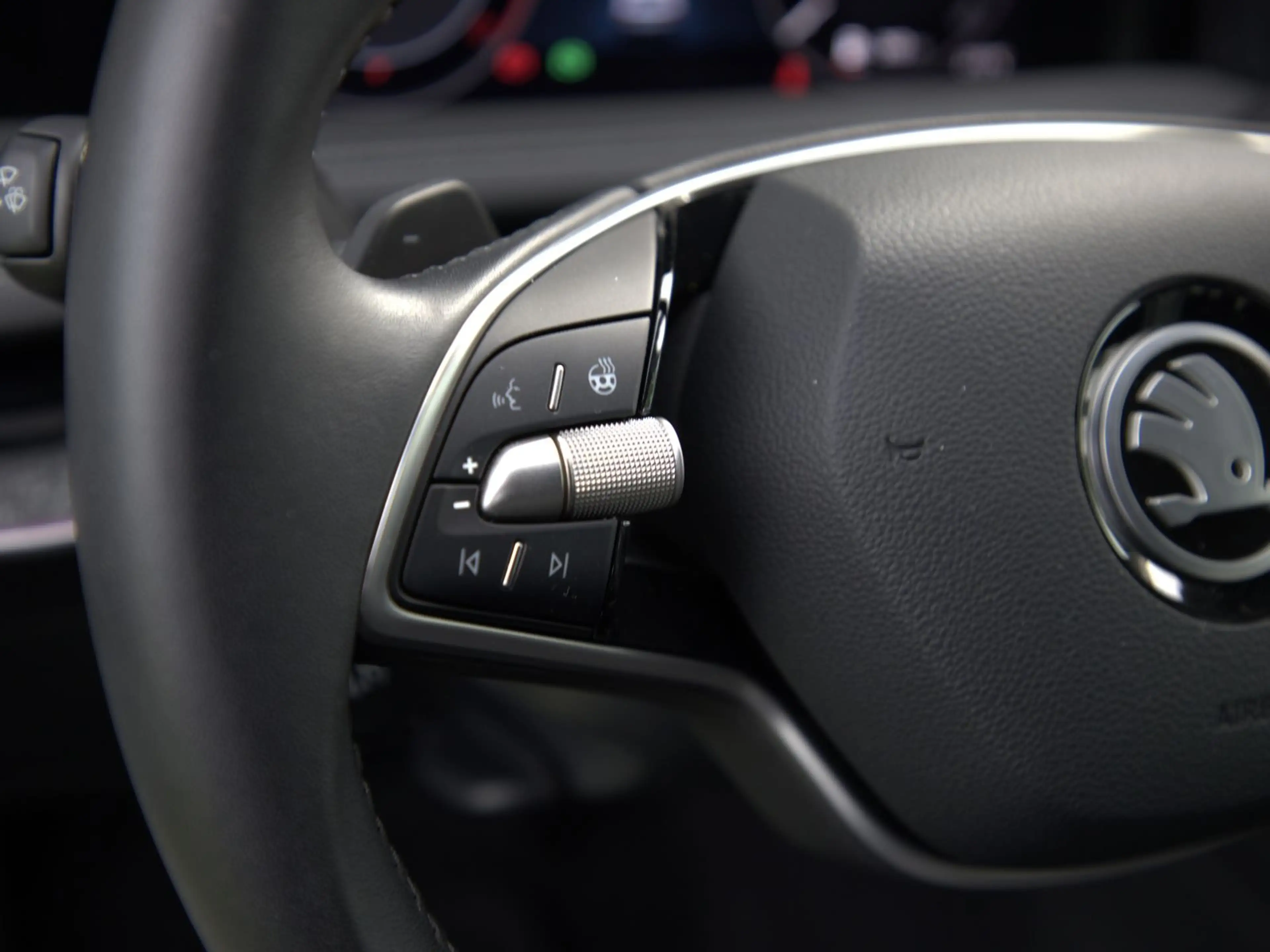 Skoda Superb Combi Selection 2,0TDI DSG 360°Kamera LED — photo 13