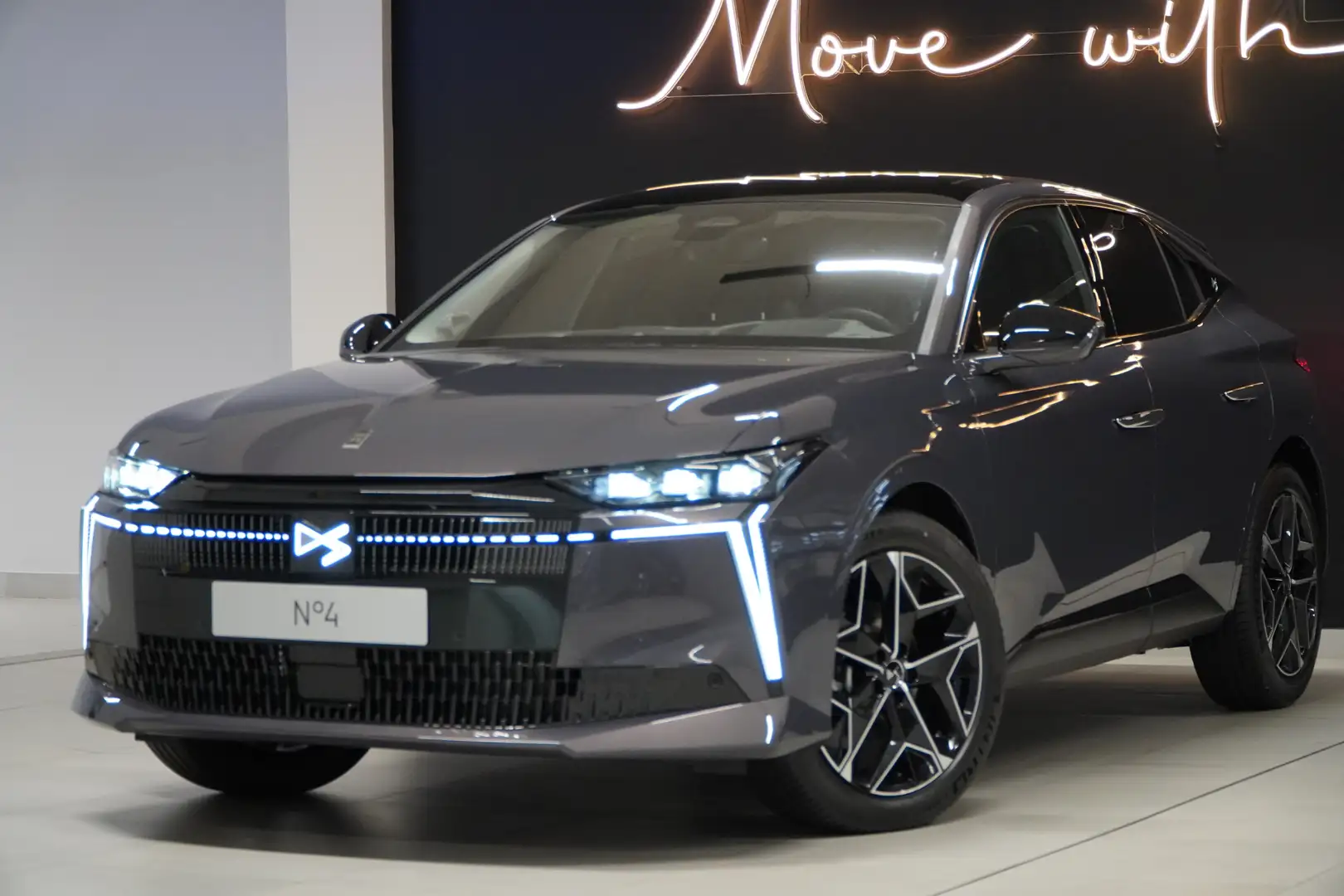 DS Automobiles N°4 NEW DS N°4 Hybrid ÉTOILE + NAPPA Gris - 1