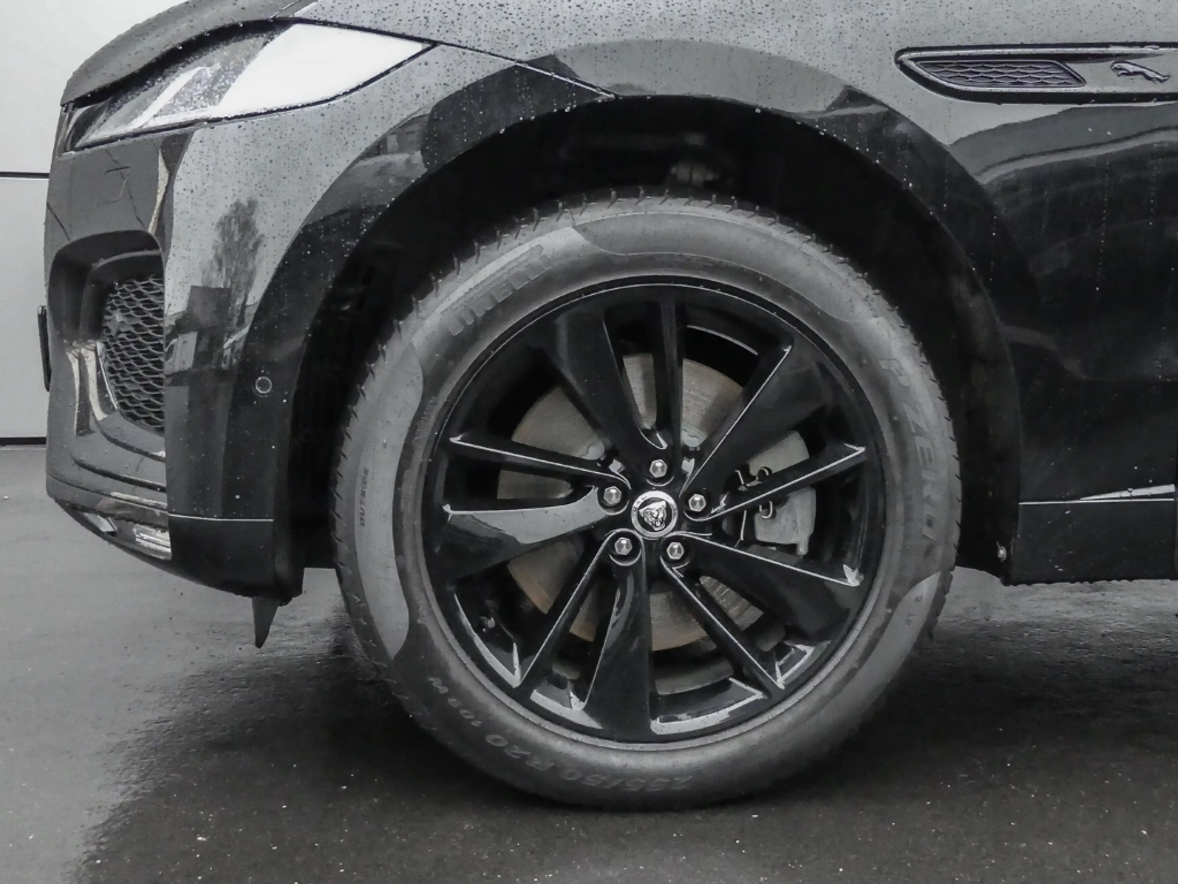 Jaguar F-Pace P400e R-Dynamic SE AWD Plug-In Hybrid AD AHK-el. k — photo 9